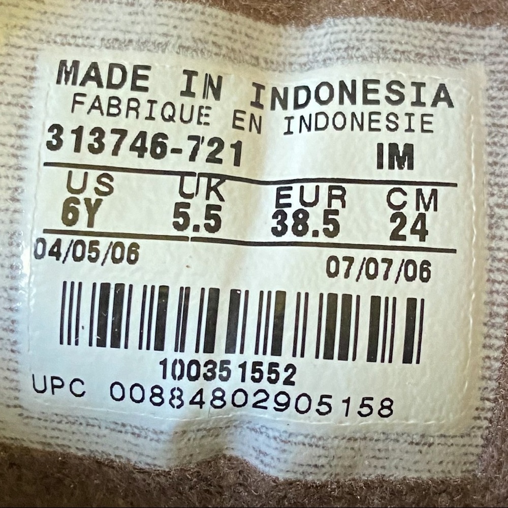 Nike Yucan Water Shield Suede Boots - Picture 8 of 8